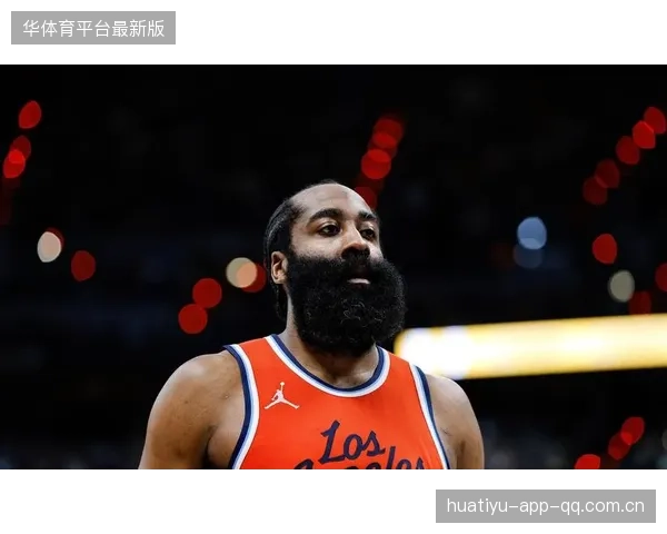 哈登突破吸引包夹，快船传球撕开防线——战术背后的精彩较量